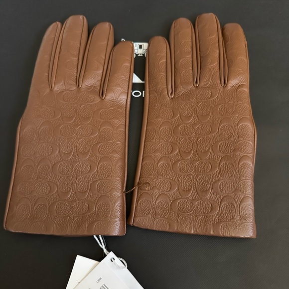 NWT Coach Signature Leather Tech Gloves size 7 $168 retail - Picture 2 of 9